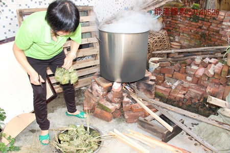 端午节，粽子送真情！能者橡胶不一样